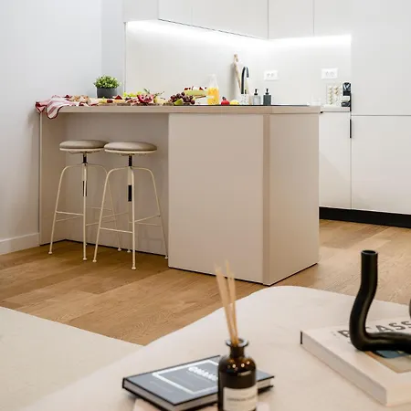 Apartment Downtown Scandinavian Igloo With Jacuzzi&garden Bucharest