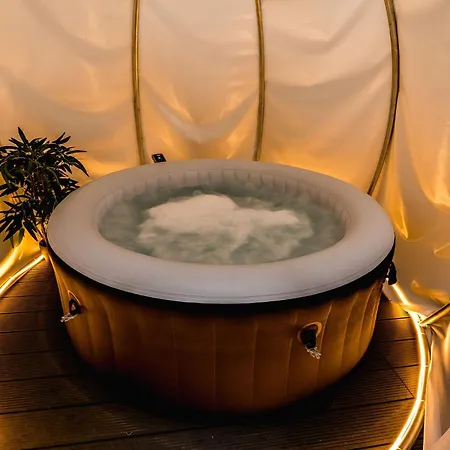 Downtown Scandinavian Igloo With Jacuzzi&garden Apartment Bucharest