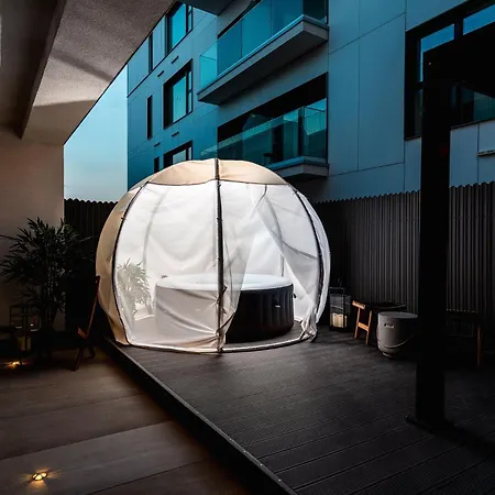 Downtown Scandinavian Igloo With Jacuzzi&garden