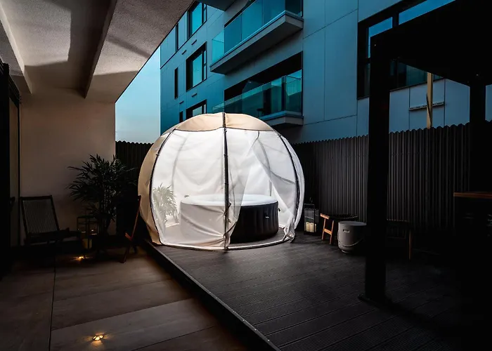Urban Deluxe Igloo With Jacuzzi&garden
