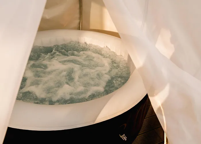 Urban Deluxe Igloo With Jacuzzi&garden Apartamento Bucareste