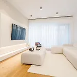 Апартаменти Urban Deluxe Igloo With Jacuzzi&garden Бухарест