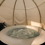 Apartmán Urban Deluxe Igloo With Jacuzzi&garden *