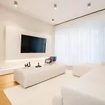 Апартаменти Urban Deluxe Igloo With Jacuzzi&garden *