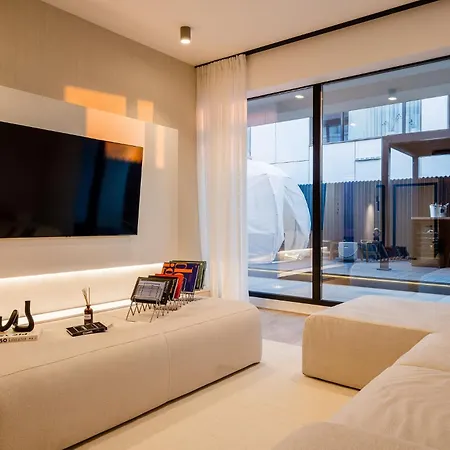 Apartment Urban Deluxe Igloo With Jacuzzi&garden