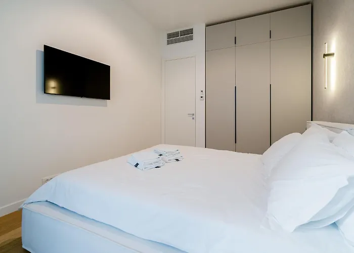 Urban Deluxe Igloo With Jacuzzi&garden