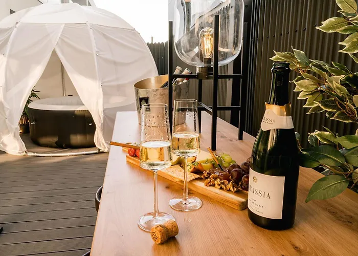 Urban Deluxe Igloo With Jacuzzi&garden