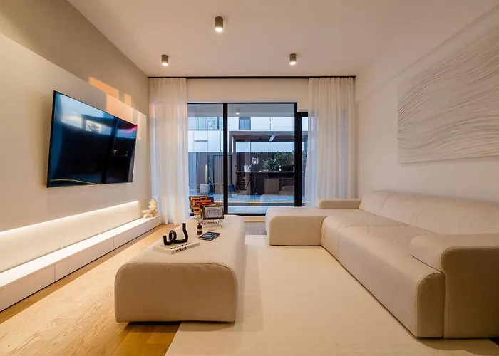 Appartamento Urban Deluxe Igloo With Jacuzzi&garden Bucarest