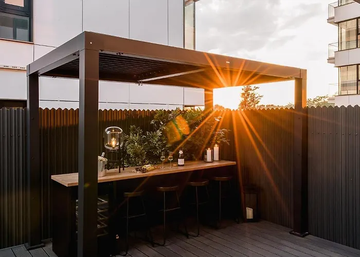 Appartamento Urban Deluxe Igloo With Jacuzzi&garden Bucarest